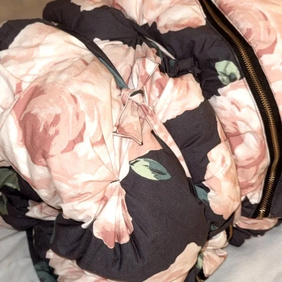 Pottery Barn Teen Emily Meritt Bed of Roses Black white stripe sleeping bag NEW - Picture 9 of 14